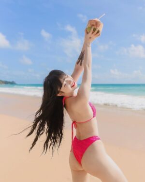 Jannine Parawie Weigel Instagram - Hula hula🥥🌺🐚
📷: @aon_image_maker