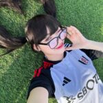 Jannine Parawie Weigel Instagram – ไม่มีลูกบอลให้เตะ ขอเตะเธอแทนได้เป่า55555 👉🏻👈🏻 ⚽️

เมื่อพูดถึงสโมสรฟุตบอล @fulhamfc หลายคนคงเคยได้ยินผ่านหูกันมาบ้างแม้จะไม่ใช่ทีมที่รวยที่สุด หรือทีมที่มีนักเตะระดับสตาร์มากมายแต่ก็เป็นสโมสรที่มีประวัติศาสตร์ยาวนานกว่า 144 ปี ⭐️

ปัจจุบันของสโมสรฟุตบอลฟูแล่ม เล่นอยู่ในลีกสูงสุดของอังกฤษอย่างพรีเมียร์ลีก ⭐️

พชพ. เลยอยากชวนเพื่อนๆแฟนบอลชาวไทยทุกคนมาเอาใจช่วยและร่วมเชียร์ทีม @fulhamfc ฉายาทีม “เจ้าสัวน้อย” ไปพร้อมๆกันกับพชพ.ในฤดูกาล 2023-2024 🥰

#fulhamfc #epl #premierleague #football #footballnews #sbotop #footballjersey #womenjersey #sports #england