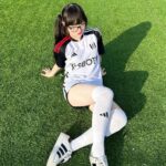 Jannine Parawie Weigel Instagram – ไม่มีลูกบอลให้เตะ ขอเตะเธอแทนได้เป่า55555 👉🏻👈🏻 ⚽️

เมื่อพูดถึงสโมสรฟุตบอล @fulhamfc หลายคนคงเคยได้ยินผ่านหูกันมาบ้างแม้จะไม่ใช่ทีมที่รวยที่สุด หรือทีมที่มีนักเตะระดับสตาร์มากมายแต่ก็เป็นสโมสรที่มีประวัติศาสตร์ยาวนานกว่า 144 ปี ⭐️

ปัจจุบันของสโมสรฟุตบอลฟูแล่ม เล่นอยู่ในลีกสูงสุดของอังกฤษอย่างพรีเมียร์ลีก ⭐️

พชพ. เลยอยากชวนเพื่อนๆแฟนบอลชาวไทยทุกคนมาเอาใจช่วยและร่วมเชียร์ทีม @fulhamfc ฉายาทีม “เจ้าสัวน้อย” ไปพร้อมๆกันกับพชพ.ในฤดูกาล 2023-2024 🥰

#fulhamfc #epl #premierleague #football #footballnews #sbotop #footballjersey #womenjersey #sports #england