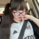 Jannine Parawie Weigel Instagram – ไม่มีลูกบอลให้เตะ ขอเตะเธอแทนได้เป่า55555 👉🏻👈🏻 ⚽️

เมื่อพูดถึงสโมสรฟุตบอล @fulhamfc หลายคนคงเคยได้ยินผ่านหูกันมาบ้างแม้จะไม่ใช่ทีมที่รวยที่สุด หรือทีมที่มีนักเตะระดับสตาร์มากมายแต่ก็เป็นสโมสรที่มีประวัติศาสตร์ยาวนานกว่า 144 ปี ⭐️

ปัจจุบันของสโมสรฟุตบอลฟูแล่ม เล่นอยู่ในลีกสูงสุดของอังกฤษอย่างพรีเมียร์ลีก ⭐️

พชพ. เลยอยากชวนเพื่อนๆแฟนบอลชาวไทยทุกคนมาเอาใจช่วยและร่วมเชียร์ทีม @fulhamfc ฉายาทีม “เจ้าสัวน้อย” ไปพร้อมๆกันกับพชพ.ในฤดูกาล 2023-2024 🥰

#fulhamfc #epl #premierleague #football #footballnews #sbotop #footballjersey #womenjersey #sports #england