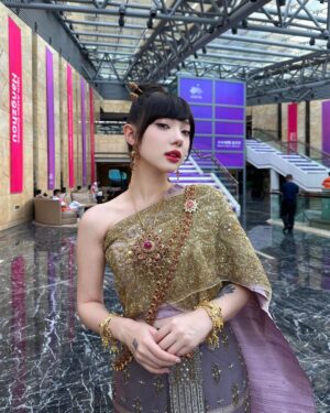 Jannine Parawie Weigel Instagram - Sawasdee ka Asian Games 2023🙏🏻🇹🇭❤️
Thai traditional dress by @vanuscouture_official