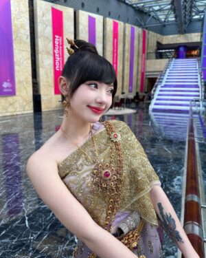 Jannine Parawie Weigel Instagram - Sawasdee ka Asian Games 2023🙏🏻🇹🇭❤️
Thai traditional dress by @vanuscouture_official