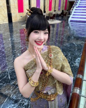 Jannine Parawie Weigel Instagram - Sawasdee ka Asian Games 2023🙏🏻🇹🇭❤️
Thai traditional dress by @vanuscouture_official