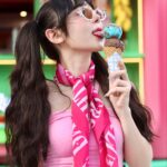Jannine Parawie Weigel Instagram – เธอไม่ทำดา…เธอไม่ทำมะด๊าา🍨🩷
@crocsth #CrocsTH #Siren #SirenClogs
📷: @aon_image_maker