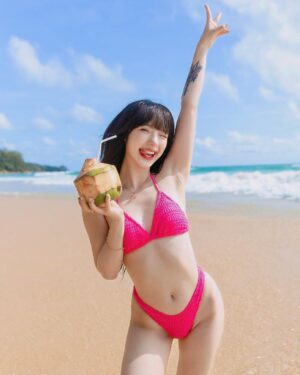 Jannine Parawie Weigel Instagram - Hula hula🥥🌺🐚
📷: @aon_image_maker