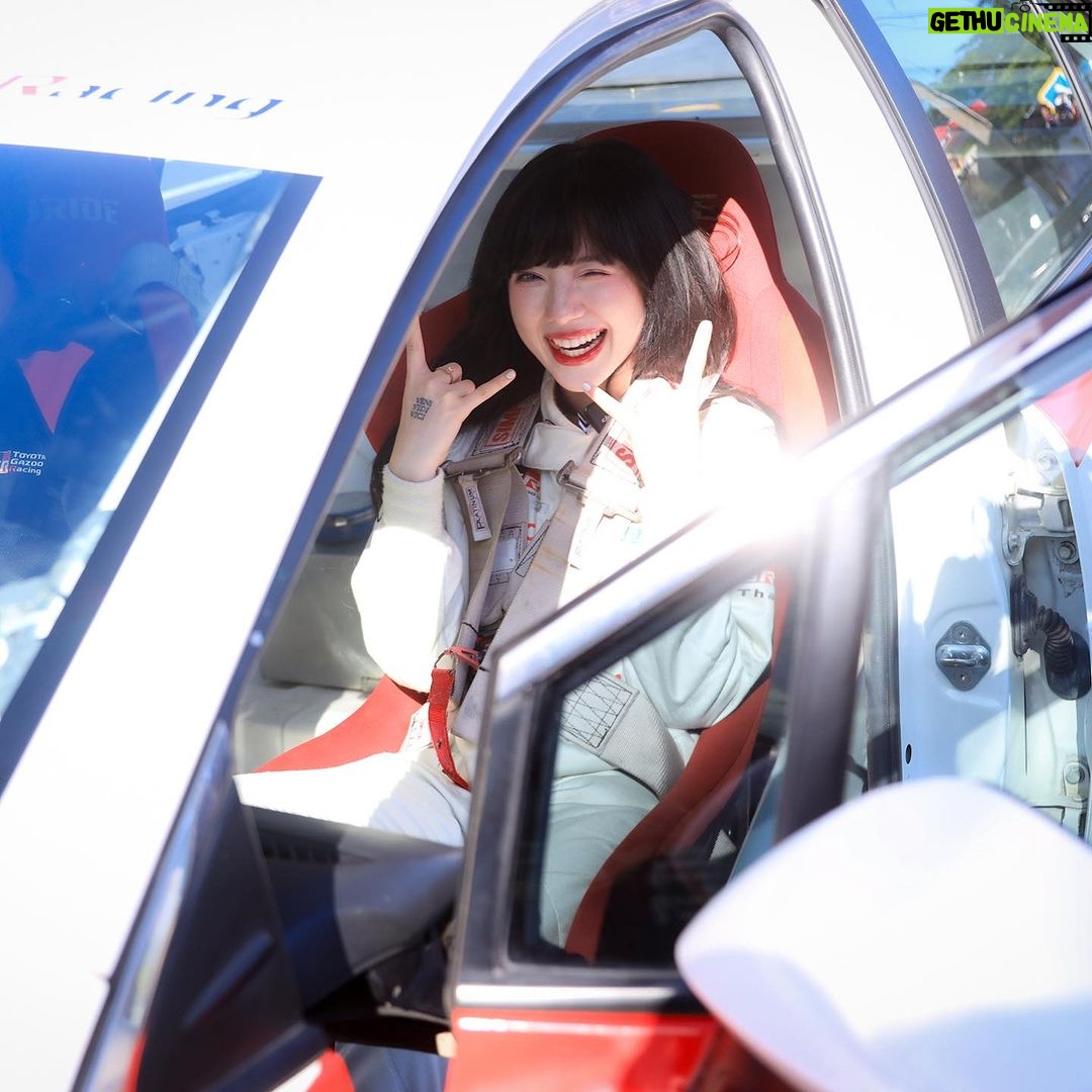 Jannine Parawie Weigel Instagram - อยากมีรถแรงๆจะได้แซงคนในใจเธอ…แต่คงต้องแซงเป็น 10 คัน😵💫🚗💨 #toyotagazooracing 📷: @surator Saphan Hin Phuket