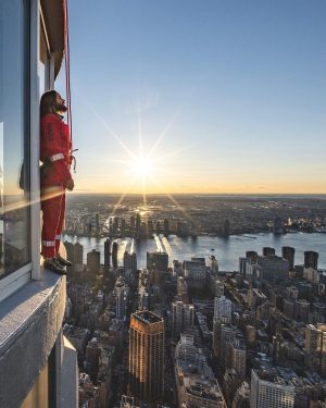 Jared Leto Instagram - Jared Leto climbs the Empire State Building to launch Thirty Seconds to Mars World Tour

North America - presale on sale NOW, Password: Seasons

General tickets on sale November 17th

Empire 📸: @renan_ozturk  @empirestatebldg
Heli 📸: @chrisburkard // Aerial DP: @vancalcine

Thanks to: @empirestatebldg & @raybanmeta 🙏