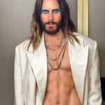 Jared Leto Instagram - Anyone want a present? 💝 🥸 See you on tour in 24? Happy holidays 🎅🏻