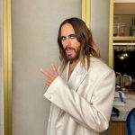 Jared Leto Instagram - Anyone want a present? 💝 🥸 See you on tour in 24? Happy holidays 🎅🏻