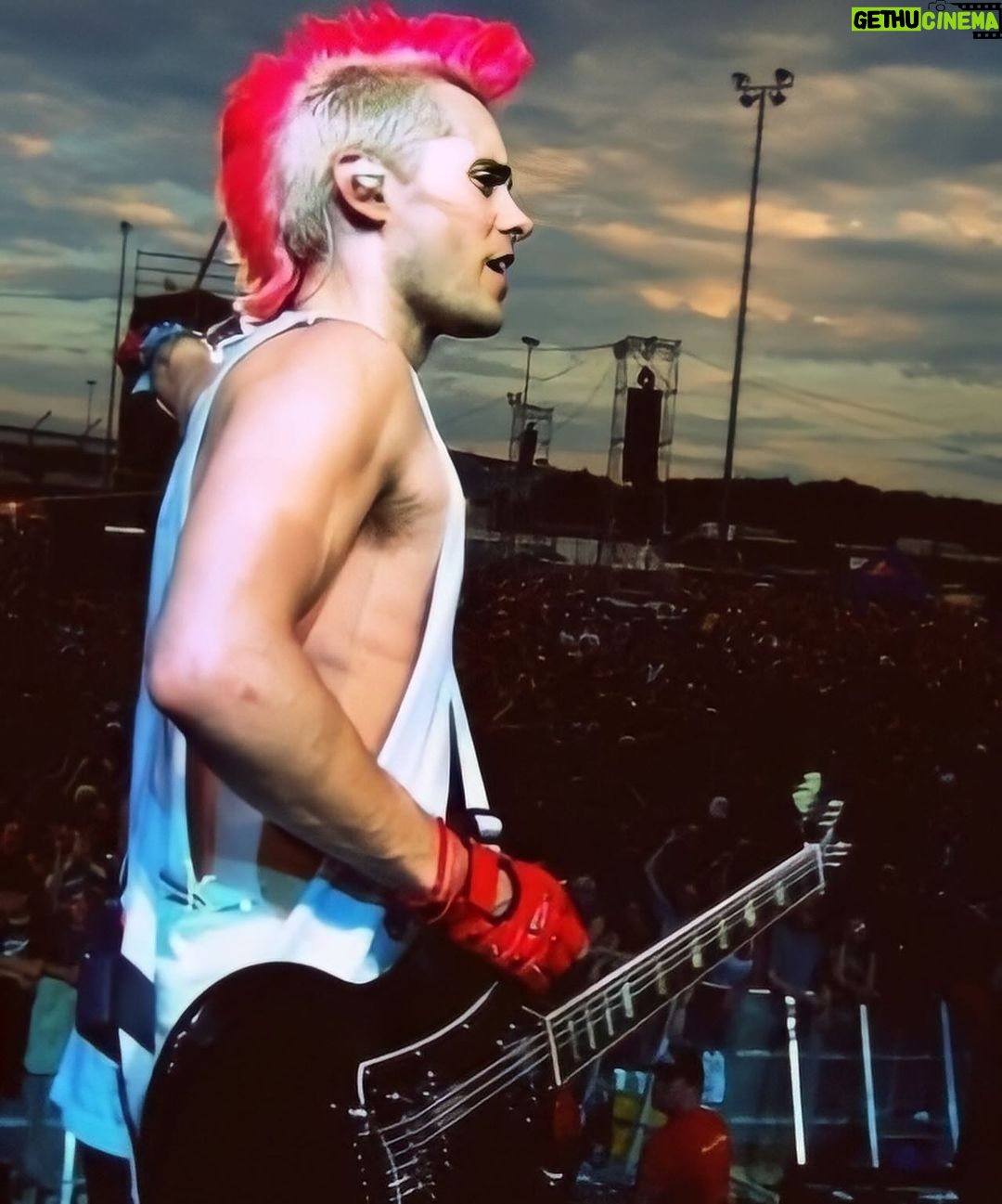 Jared Leto - 286.4K Likes - 14 years ago we released #THISISWAR, a testament to survival. The process of creating the album was marked by an intense two-year creative battle, both challenging and rewarding. Despite the difficulties, the journey strengthened us as artists and the record itself.
Leave a comment with your favorite song and memory from the album 🖤