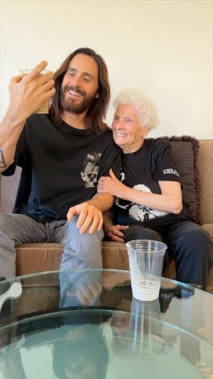 Jared Leto Instagram - Send this to your crush for a surprise…🤓🍑
