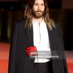 Jared Leto Instagram - Academy Museum Gala 🖤❤️ @givenchy @gaspargloves 📸: Getty Images / Rodin Eckenroth/GA Grooming: @lucyhalperin Styling: @theadamballheim