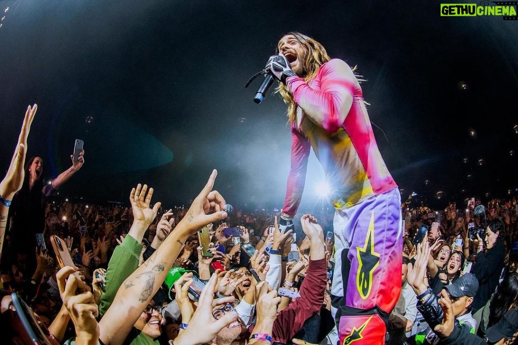 Jared Leto Instagram - Who else is ready for tour?? 🕺🏻🔥 SEASONS WORLD TOUR 2024 tickets and VIP on sale now!! Tag a friend and what show we’ll see you at 🎶