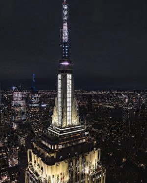 Jared Leto Instagram - Jared Leto climbs the Empire State Building to launch Thirty Seconds to Mars World Tour

North America - presale on sale NOW, Password: Seasons

General tickets on sale November 17th

Empire 📸: @renan_ozturk  @empirestatebldg
Heli 📸: @chrisburkard // Aerial DP: @vancalcine

Thanks to: @empirestatebldg & @raybanmeta 🙏