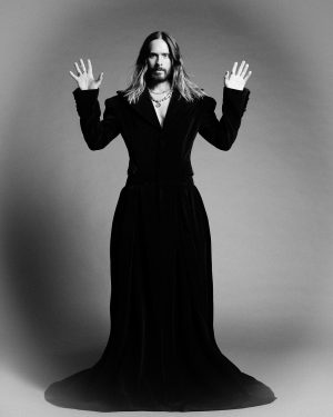 Jared Leto Instagram - 🦉🕺🏻@numero_netherlands

photography @jackwaterlotstudio
wardrobe @Loewe @jonathan.anderson @twojeys @paumelosangeles @enfantrichesdeprimes @henrialexanderlevy @commedesgarcons @kawakubosan @rickowensonline @lewisleathers @act_n1 @lucal___ @willychavarrianewyork @ysl @anthonyvaccarello @tomford 
styling @christianstroble
photography assistance @timothy.kwon @ryanwermich 
stylist assistance @jach_w @gaiakhat
grooming @jamie_grooming @thewallgroup
executive production @johnny_pascucci
senior production @me.smb
project management @vicenteluna
key production @omarquiroga
animal training @benaysbirdandanimals
editor @timiletonja
interview @janaletonja
cover design @arthurroeloffzen