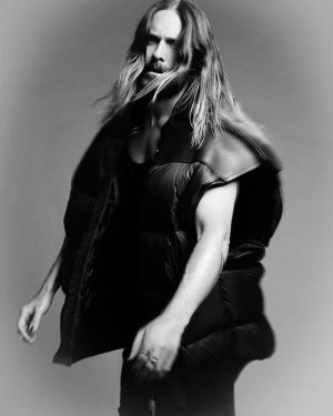 Jared Leto Instagram - 🦉🕺🏻@numero_netherlands

photography @jackwaterlotstudio
wardrobe @Loewe @jonathan.anderson @twojeys @paumelosangeles @enfantrichesdeprimes @henrialexanderlevy @commedesgarcons @kawakubosan @rickowensonline @lewisleathers @act_n1 @lucal___ @willychavarrianewyork @ysl @anthonyvaccarello @tomford 
styling @christianstroble
photography assistance @timothy.kwon @ryanwermich 
stylist assistance @jach_w @gaiakhat
grooming @jamie_grooming @thewallgroup
executive production @johnny_pascucci
senior production @me.smb
project management @vicenteluna
key production @omarquiroga
animal training @benaysbirdandanimals
editor @timiletonja
interview @janaletonja
cover design @arthurroeloffzen