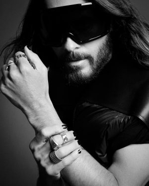 Jared Leto Instagram - 🦉🕺🏻@numero_netherlands

photography @jackwaterlotstudio
wardrobe @Loewe @jonathan.anderson @twojeys @paumelosangeles @enfantrichesdeprimes @henrialexanderlevy @commedesgarcons @kawakubosan @rickowensonline @lewisleathers @act_n1 @lucal___ @willychavarrianewyork @ysl @anthonyvaccarello @tomford 
styling @christianstroble
photography assistance @timothy.kwon @ryanwermich 
stylist assistance @jach_w @gaiakhat
grooming @jamie_grooming @thewallgroup
executive production @johnny_pascucci
senior production @me.smb
project management @vicenteluna
key production @omarquiroga
animal training @benaysbirdandanimals
editor @timiletonja
interview @janaletonja
cover design @arthurroeloffzen