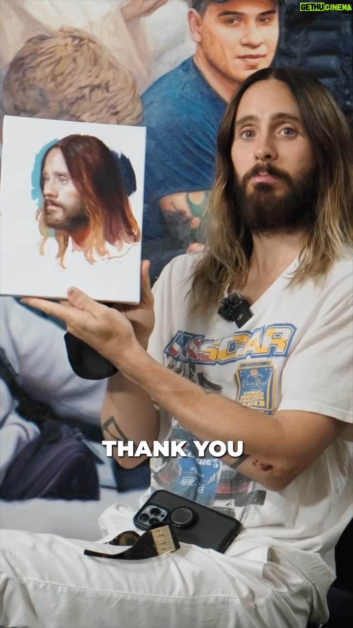 Jared Leto Instagram - Sat down for a painting with @devonrodriguezart…holy guacamole this guy is talented! 🖼️ 🎨
