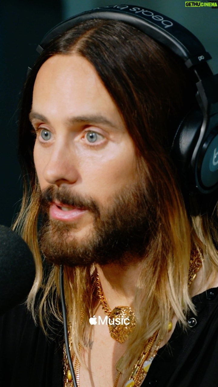 Jared Leto Instagram - Listen to my conversation with @zanelowe now on @applemusic 🙏🏼