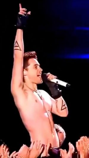 Jared Leto Instagram - Happy 18th birthday to #THEKILL 🖤

This song changed our lives. Thx to everyone who sang this song with us around the world and let it be a part of the soundtrack to your lives. Who's coming to sing it with us this year?