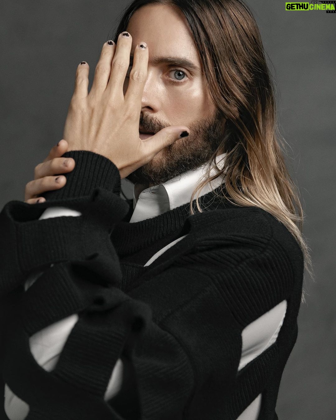 Jared Leto Instagram - ๐บ๐ป@vogueturkiye @lesbenjamins @loewe @maisonvalentino Editor in chief: @debora_zakuto Interview: @canremziergen Photographeer: @jacquesburga Fashion editor: @nausheenhah Creative director: @vicenakina Hair: @hairbyadir Make-up: @tamielsombati Hair assistant: Eduardo Mendez Production and set design: @_chrishughes Lightening and technique: @zacharquilevich Production assistant: Skyler Stanley Photographer assistant: @milofontanez, Courtney Curtis Fashion editor assistant: Grace Taylor, @angieshah_, Yuval Ozery Magazine account: @vogueturkiye