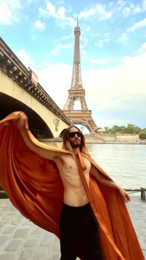 Jared Leto Instagram - Thank you for all the support on the new album and for streaming Seasons 🙏🏻

P.S. still trying this with all my songs, which version do you want to see next 🤣