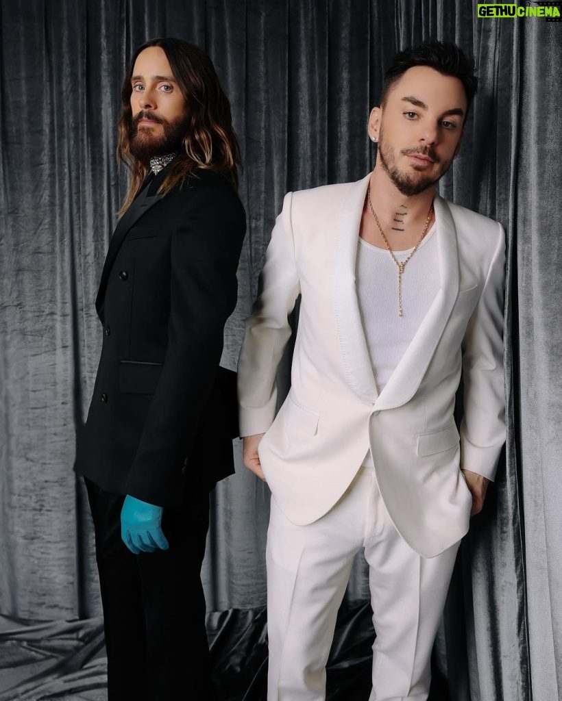 Jared Leto Instagram - One more day until New Year’s @rockineve 🎉🪩🕺🏻 Who’s tuning in tomorrow at 8/7c on @ABCNetwork ?! #RockinEve 🎆 📸: @virisayong
