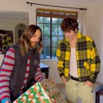 Jared Leto Instagram - '𝐓𝐢𝐬 𝐭𝐡𝐞 𝐬𝐞𝐚𝐬𝐨𝐧(𝐬) 𝐟𝐨𝐫 𝐲𝐨𝐮𝐫 𝐮𝐠𝐥𝐲 𝐬𝐰𝐞𝐚𝐭𝐞𝐫 🤪🎅🏼🎄❄️