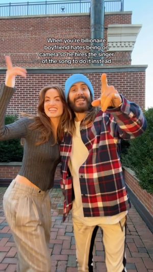 Jared Leto Instagram - Show us your #SEASONS looks in a video like this so we can share 🕺🏻🎶 @haleyybaylee @30secondstomars