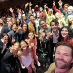 Jared Padalecki Instagram - Hey @jensenackles @misha !!! Look at all of these young, beautiful, talented people!!! (They’re the ones we’re standing with… 🤦‍♂️) Thank you Mark Pedowitz, and the ENTIRE @CW, for the wonderful and exciting reunion. ❤️🙏 #cwupfront #nyc #GameOn!