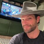 Jared Padalecki Instagram - Sorry I couldn’t live tweet tonight. JUST got home from work. Gonna watch tonight’s #walker while rocking my @satyatwena cowboy hat. 😊😊