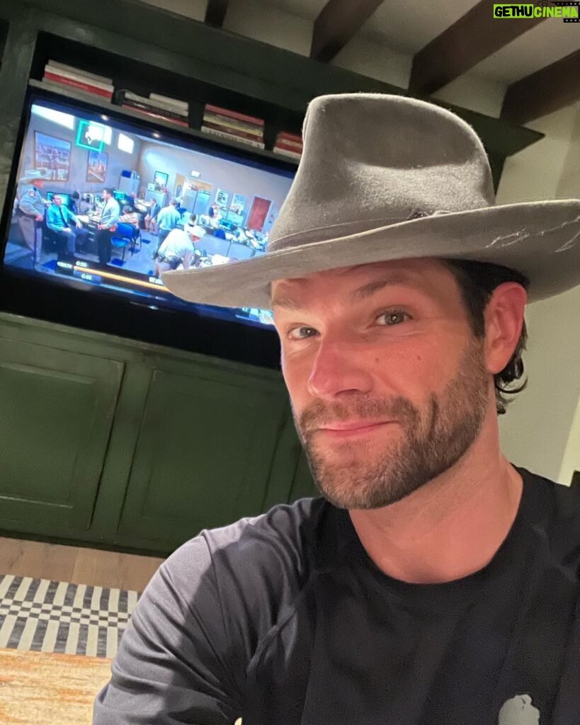 Jared Padalecki Instagram - Sorry I couldn’t live tweet tonight. JUST got home from work. Gonna watch tonight’s #walker while rocking my @satyatwena cowboy hat. 😊😊