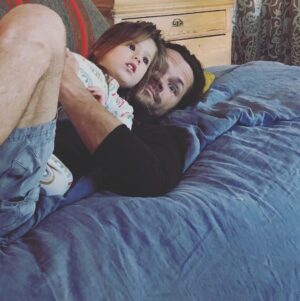Jared Padalecki Instagram - Hope y’all are having a more relaxing weekend than I am!! 🤦‍♂️🤦‍♂️
#DadLife #HumanPillow #SaveMe