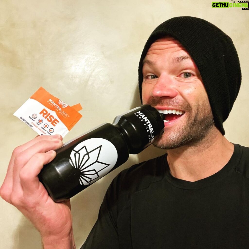 Jared Padalecki Instagram - Got it in this morning!! Along with #Rise and a workout, I wanna start my week by celebrating some awesome stories I’ve heard from people who are using and loving the products! From now on, every Monday is #MantraMonday and I can’t wait to hear about y’all’s journeys! For those who wanna give it a try, use the code MM25 to save an additional 25% on your first order 😊 Be sure to tag @gomantralabs and me, and use #gomantralabs so I can see your posts. Looking forward to to hearing how people are embracing that they’re #madeforgreat ❤️