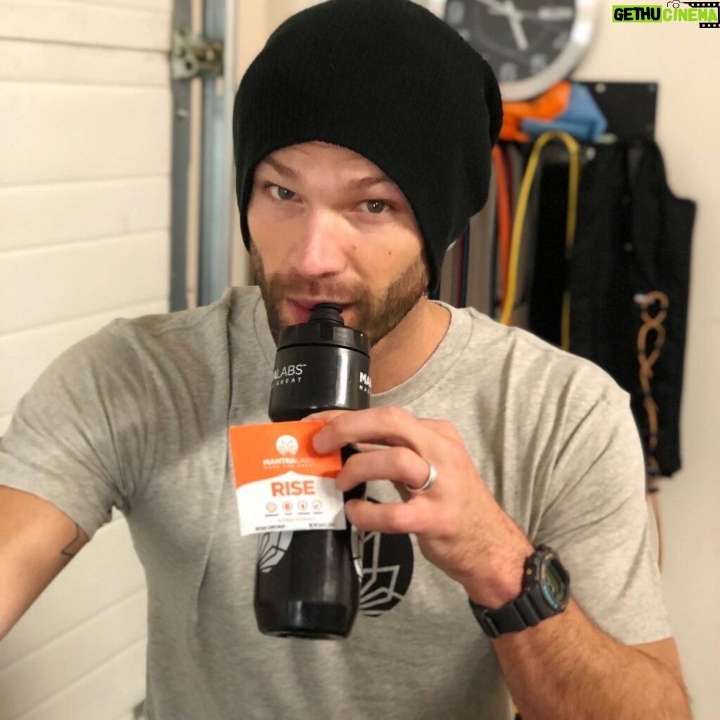 Jared Padalecki Instagram - Thank you to everyone who joined our newsletter and congrats to our zoom winner Kat!! I look forward to bending your ear about Walker. If anyone is interested, you can still sign up to receive it here: https://bit.ly/2XIOFJ0 where I'll be talking about mental wellness and fitness. I'm also hoping you will join me for a couple of workouts (which will be slightly easier than Sam's 😂.) Also if you are interested in trying Mantra you can use my personal code: JARED25 for 25% off. Link in bio! #Mantra #MadeForGreat #SPNFamily #WalkerFamily