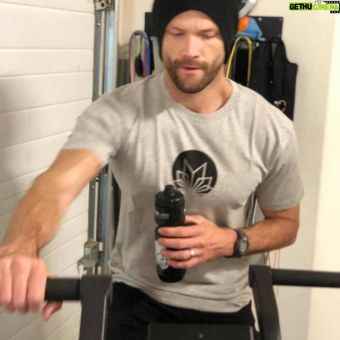 Jared Padalecki - 442.4K Likes - I’m not big on resolutions but I do try to work on my body and mind every day. Some days are going to be harder and it’s okay to take a knee when you have to but it IS important to keep fighting. Happy holidays y’all. Don’t forget that the sign up to win a zoom call ends this week. Link in bio. Talk soon! #AKF #Mantra