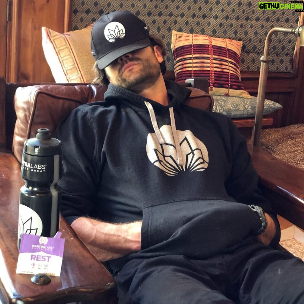 Jared Padalecki Instagram - Mantra has helped me realize how important QUALITY rest really is (well, that’s my excuse for sleeping on the job... 🤦‍♂️) Austin, Texas