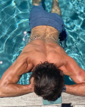 Jared Padalecki Instagram - Thursday Thwimming (as Mike Tyson might thay...). Hope y’all are safe and sound out there. 
Photo courtesy of @nowandgen