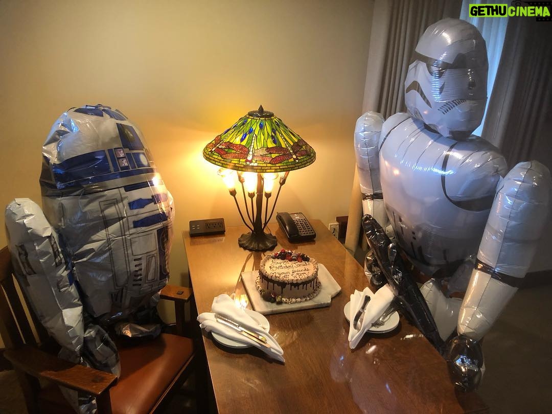 Jared Padalecki Instagram - This might get awkward. But, sorry Storm Trooper, my money is on R2. Heading to Hall H to get ready for our final panel. So bittersweet (more bitter than sweet). Hope to see y’all there. It’s going to be epic. #ThanksWBForTheCake❤️