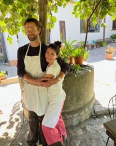 Jared Padalecki Instagram - What a year it has been… Through accidents, injuries, lice (🤮), covid (again 🤦‍♂️), strep, etc., knowing you were by my side, and you letting me be by your side, has made me love and appreciate every moment. Love you forever. Happy Anniversary @genpadalecki