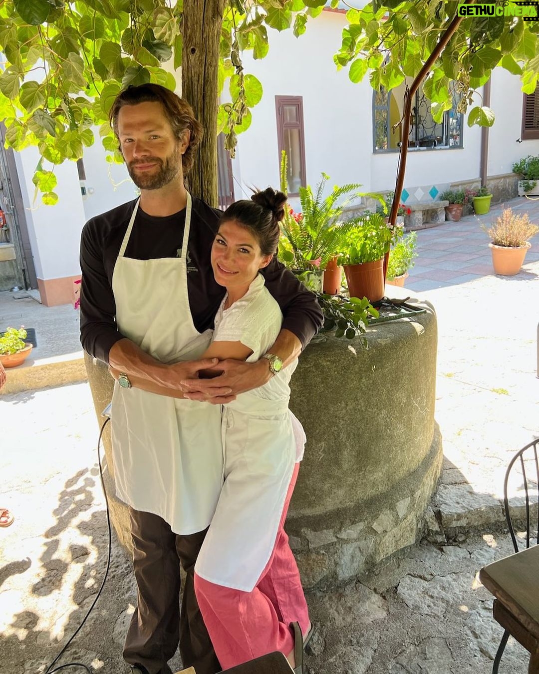 Jared Padalecki - 477K Likes - What a year it has been…
Through accidents, injuries, lice (🤮), covid (again 🤦♂️), strep, etc., knowing you were by my side, and you letting me be by your side, has made me love and appreciate every moment.
Love you forever.
Happy Anniversary @genpadalecki