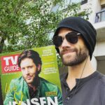 Jared Padalecki Instagram - Had to sit down and enjoy the atmosphere in #NYC… chill out… catch up on some reading… 😊 Way to go @jensenackles Miss you @damianholbrook