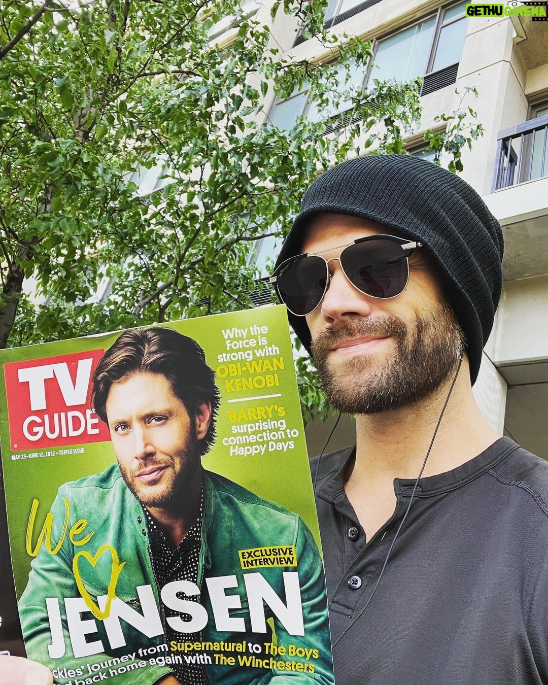 Jared Padalecki - 438K Likes - Had to sit down and enjoy the atmosphere in #NYC… chill out… catch up on some reading…
😊
Way to go @jensenackles
Miss you @damianholbrook