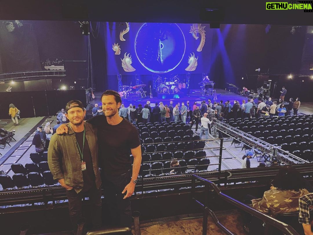 Jared Padalecki - 436.5K Likes - Got to show off an old pal to the cast and crew of #walker…
Thanks for an awesome job directing @jensenackles (and, thanks, as always, to our incredible cast and crew). Can’t wait for the world to see the show tonight!!
#walker #walkerfamily