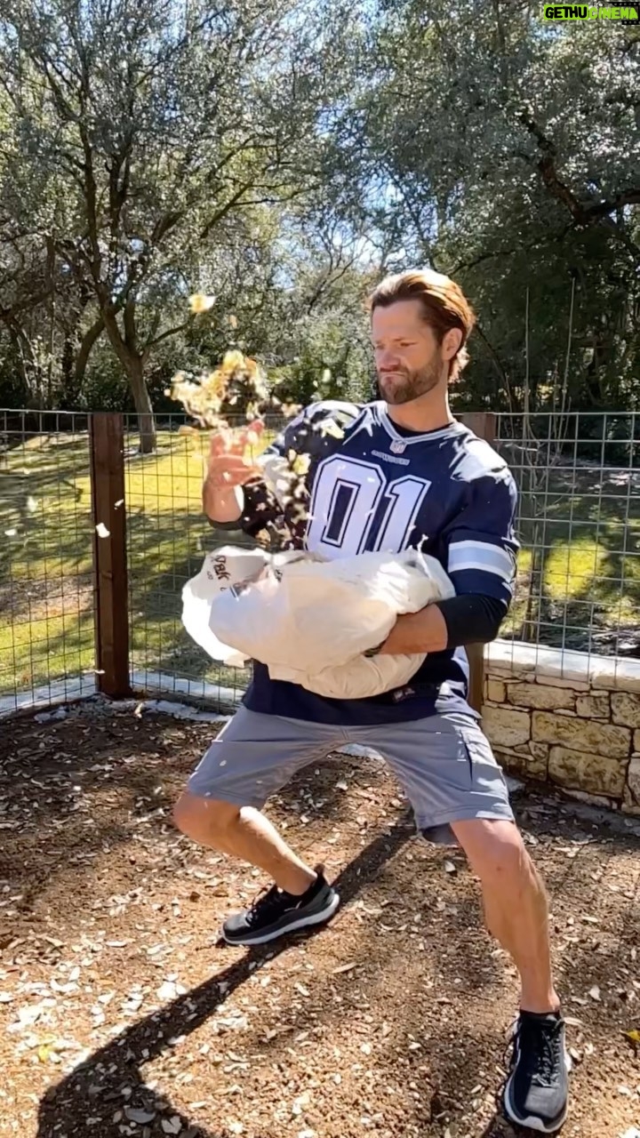 Jared Padalecki - 455.9K Likes - ARE YOU READY FOR SOME FARMING!!!!! @towwn Check out my personal fowl 😂😂😂 @genpadalecki @aor___1 @charliecapen #SuperBowl #towwn