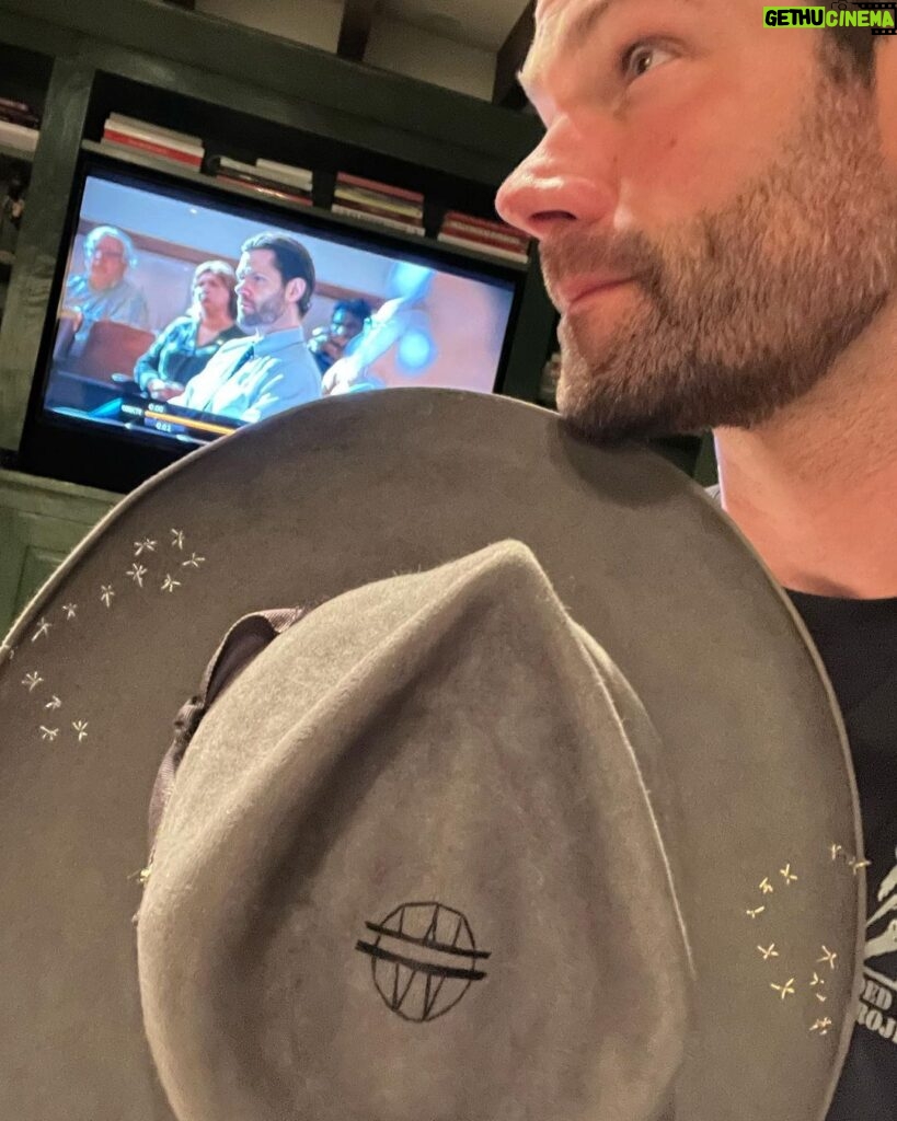 Jared Padalecki Instagram - Sorry I couldn’t live tweet tonight. JUST got home from work. Gonna watch tonight’s #walker while rocking my @satyatwena cowboy hat. 😊😊