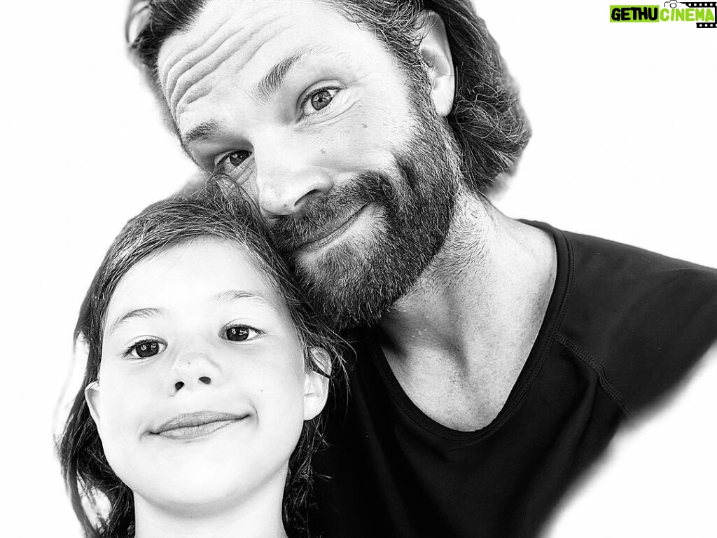 Jared Padalecki Instagram - #When your 6 year old daughter takes better selfies than you do… 🤦🏻 Aloha! Photo credit: Odette Padalecki