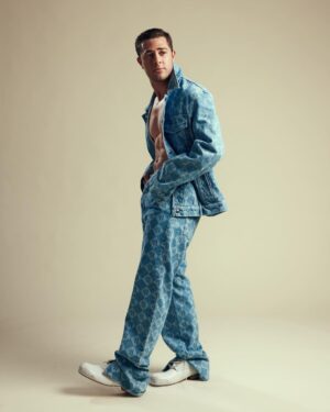 Jaren Lewison Instagram - Thank you @numero_netherlands !! 

#RememberTheFeeling 😎

📸: @philchester @sarakbyrne
👕: @tabitharsanchez
💈: @ryannyc
👨‍💻: @timiletonja
✍️ @janaletonja