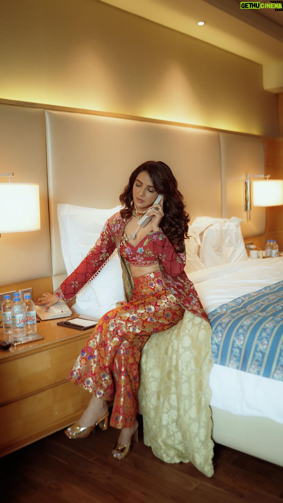 Jasmin Bhasin Instagram - Calling you now ☎️ Outfit @plumtin_motif Jewells @manimuktaajewels Styled by @khwaish_mehta Hair @krishna.hairstylist Makeup @kashish_art Shot by @daasfilms #reels #reelsinstagram #trendingnow