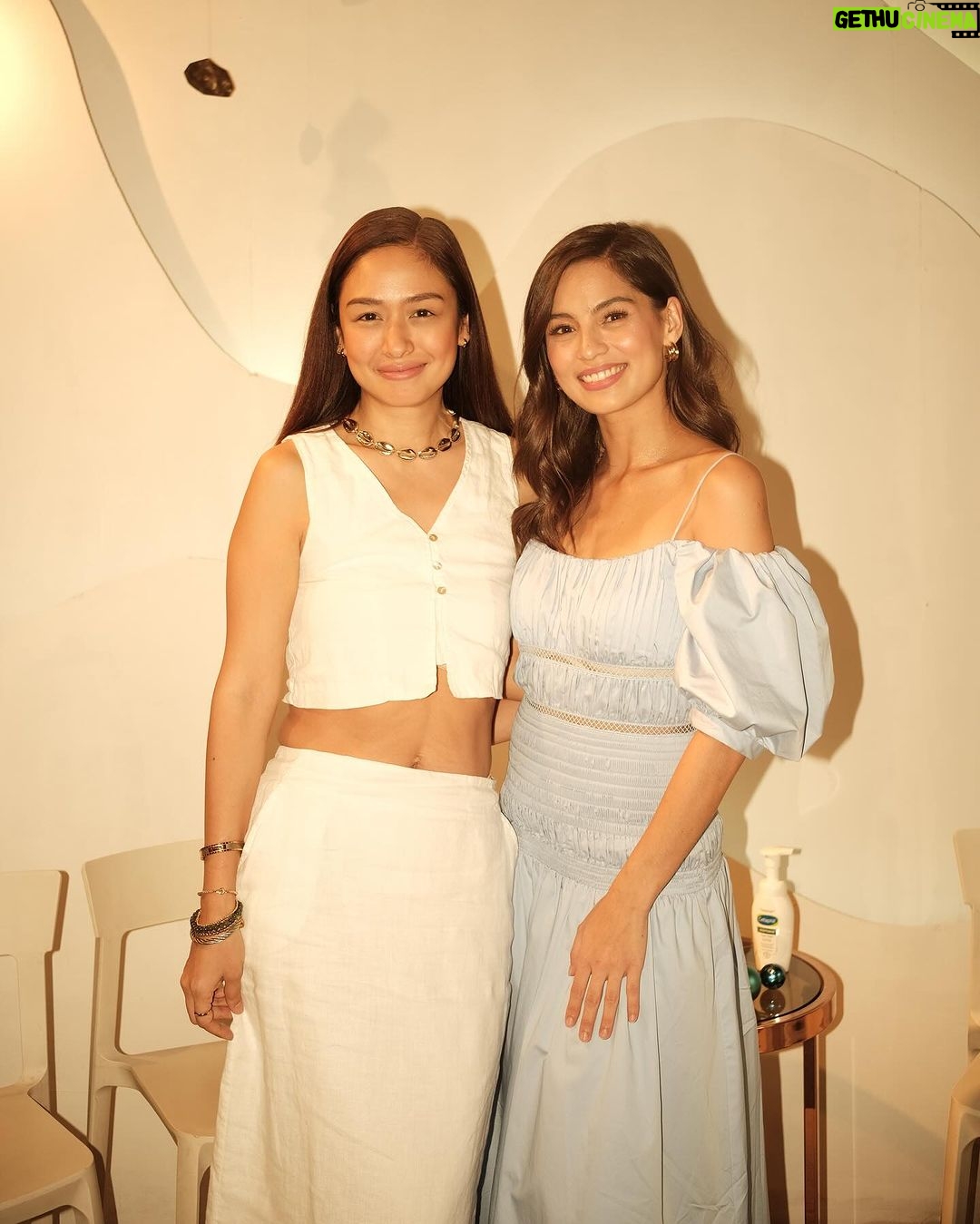 Jasmine Curtis-Smith Instagram - Loving your skin can be tough when you’re dealing with dry skin 🙈 But and it’s a big BUT.. I believe that great skin should be for everyone, and finding the right cleanser is KEY. Here’s why the NEW Hydrating Foaming Cream Cleanser of @cetaphilph is a must-have in your routine: It cleanses AND hydrates my skin, which improves overall skin health. 💙 Why Cetaphil, you ask? Because you and your skin deserves all the love and care 🤍 say goodbye to irritation and hello to a refreshed, healthy complexion. Join the Cetaphil tribe and share your love for this fantastic product with your skin besties this holiday season. Cetaphil has amazing promo deals this coming 12.12! Perfect if you’re still looking for a gift for your skin besties. Get up to Php1,500 worth of freebies when you shop this coming 12.12. Promo is just until this 12.12 so let’s all have healthy skin together! #12DaysofHealthySkin #PerfectCanvas